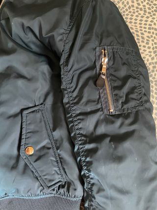 Cazadora bomber Bershka verde