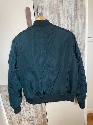 Cazadora bomber Bershka verde