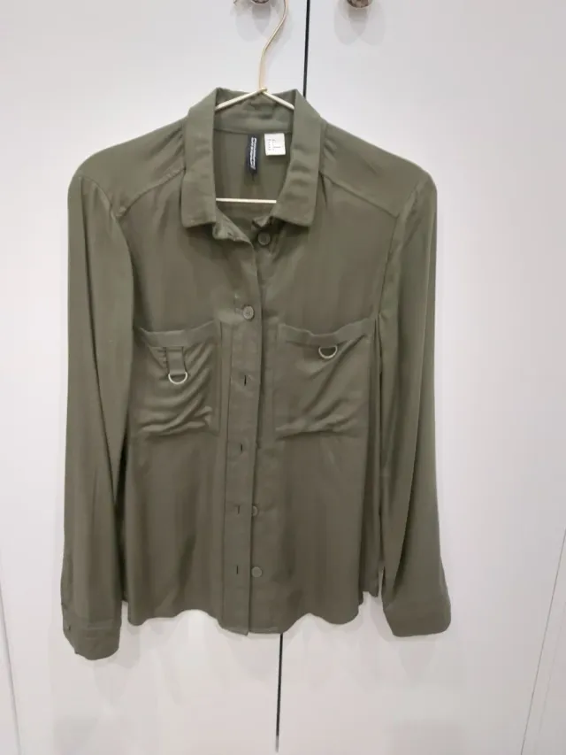 Camisa H&M manga larga verde militar