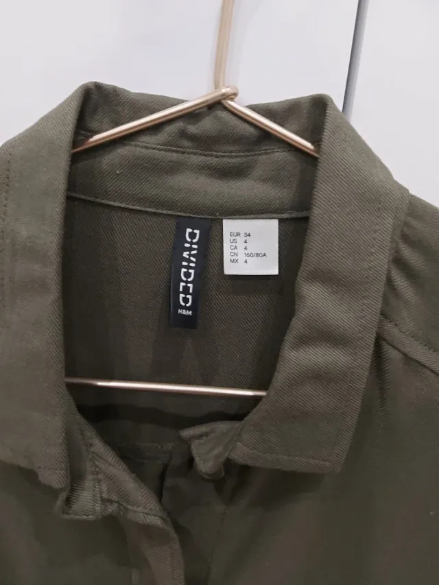 Camisa H&M manga larga verde militar