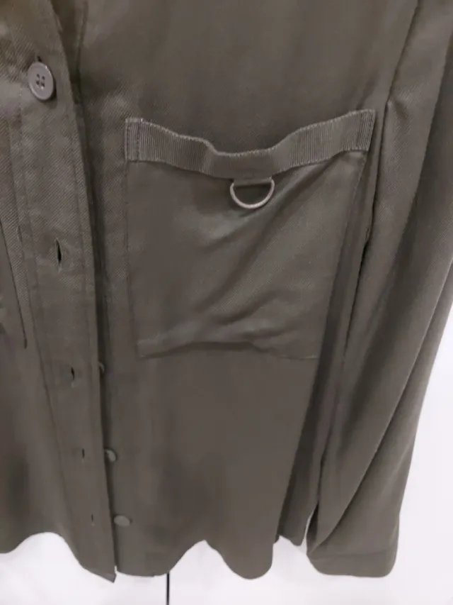 Camisa H&M manga larga verde militar