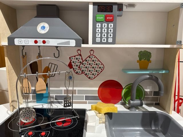 Cocinita de juguete de madera