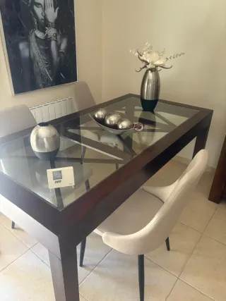 Mesa comedor cristal y  4 sillas madera