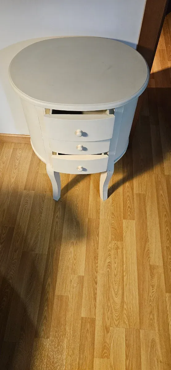 Mesita de noche de madera