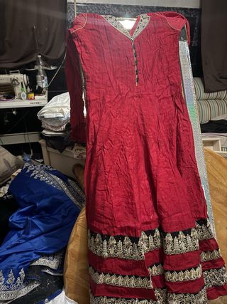 Traje Hindú Rojo y Dorado