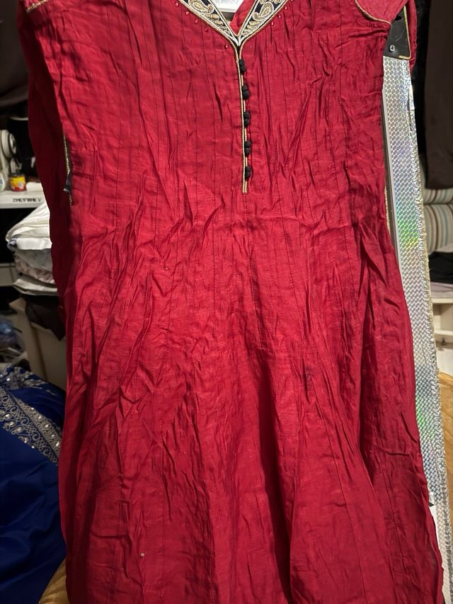 Traje Hindú Rojo y Dorado