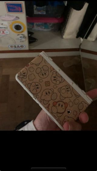 New Nintendo 3DS con cover Kirby