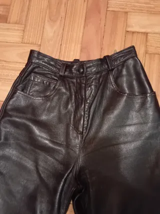 Pantalón de piel negro años 90