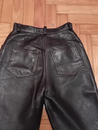 Pantalón de piel negro años 90