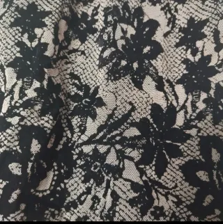 Falda midi Zara encaje beige y negro