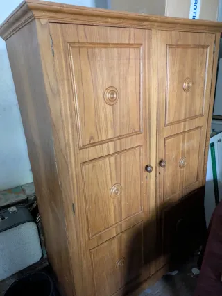 Guardaroba in legno massello