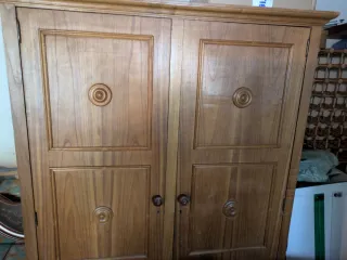 Guardaroba in legno massello