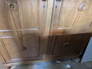 Guardaroba in legno massello