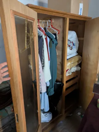 Guardaroba in legno massello