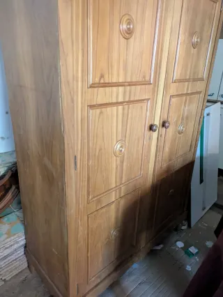 Guardaroba in legno massello