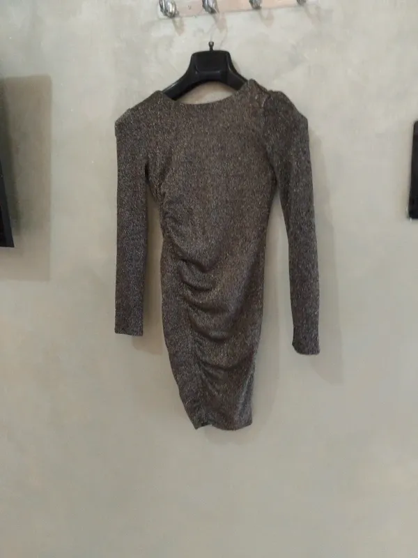 Vestito grigio-argento scintillante