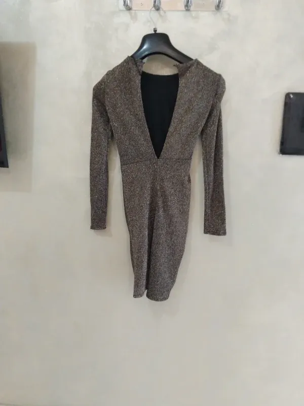 Vestito grigio-argento scintillante