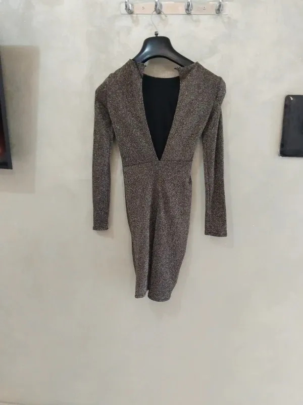 Vestito grigio-argento scintillante