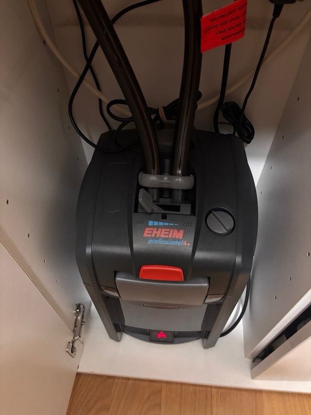 Acuario 120L con filtro y accesorios