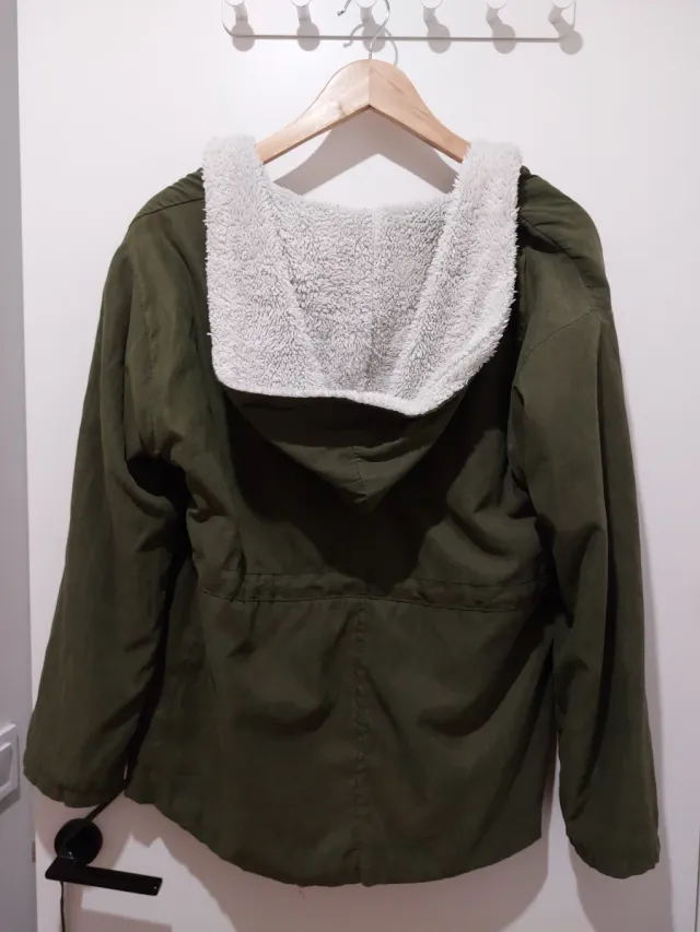 Chaqueta fina con borreguito