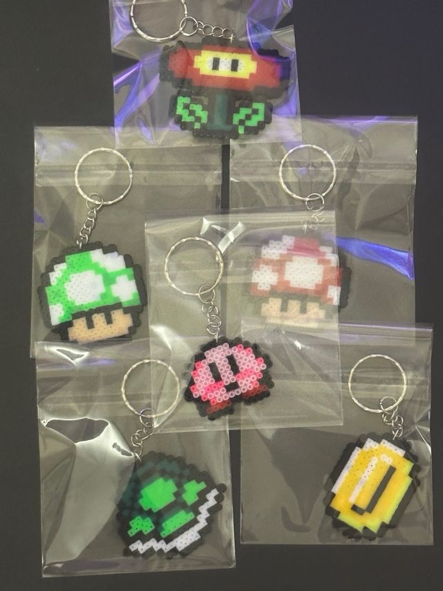 Llaveros Pixel Art Mario Bros y Kirby
