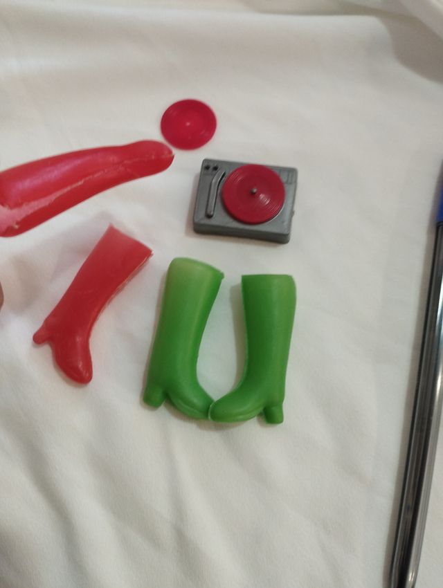 Lote botas tocadiscos muñeca antigua tipo barbie