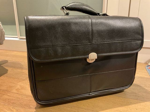 Maletín piel ordenador y viaje negro