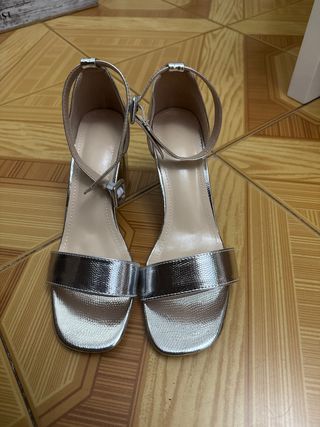 Zapatos de fiesta plateados tacón grueso