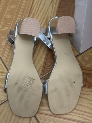 Zapatos de fiesta plateados tacón grueso