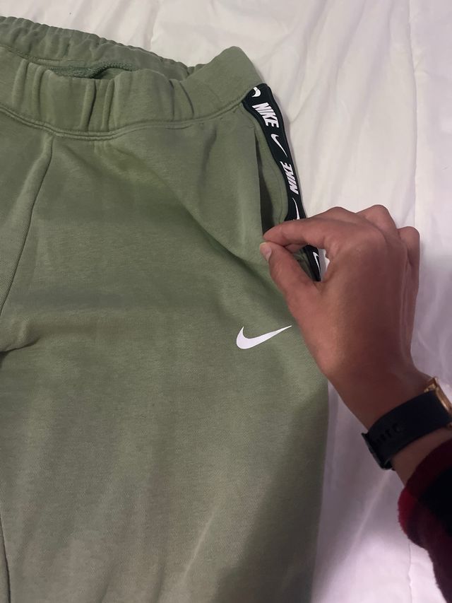 Set Nike verde crop top e pantalone