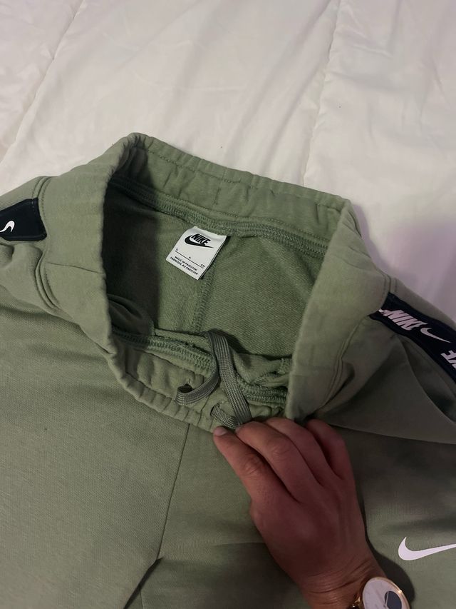 Set Nike verde crop top e pantalone