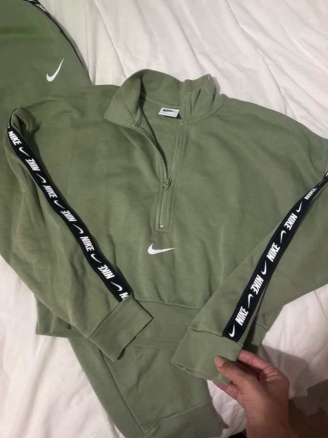Set Nike verde crop top e pantalone