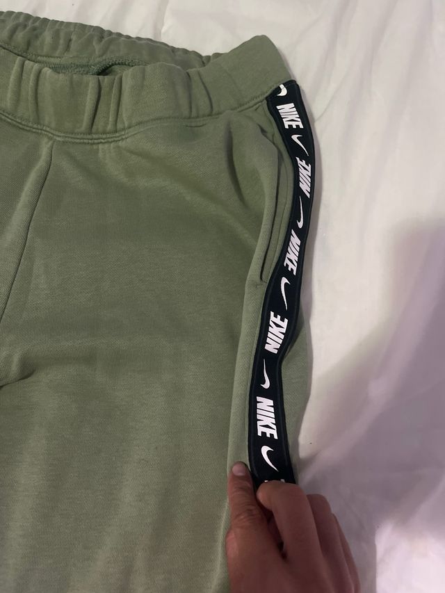 Set Nike verde crop top e pantalone