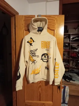 Sudadera con capucha.