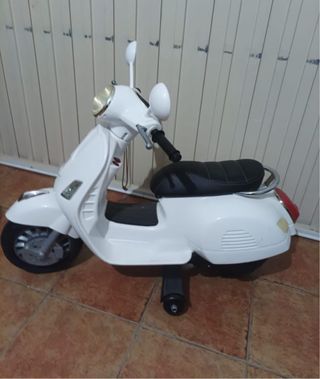 Moto eléctrica infantil blanca