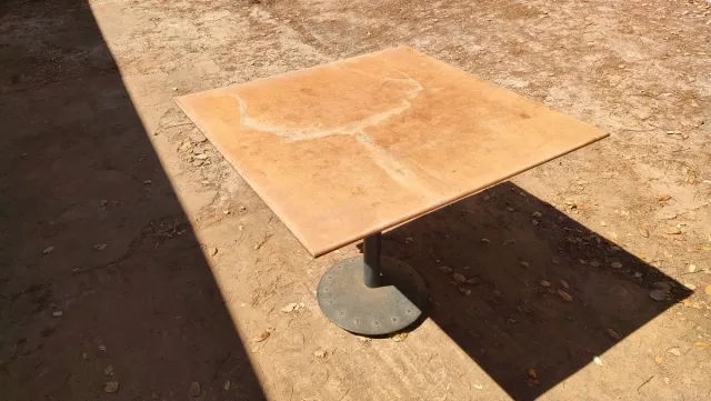 Mesa cuadrada una pata