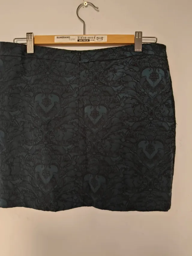 Falda estampada negra/verde  41 d cintura 39 largo