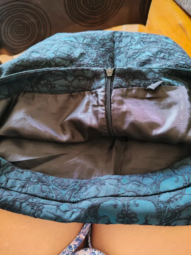 Falda estampada negra/verde  41 d cintura 39 largo