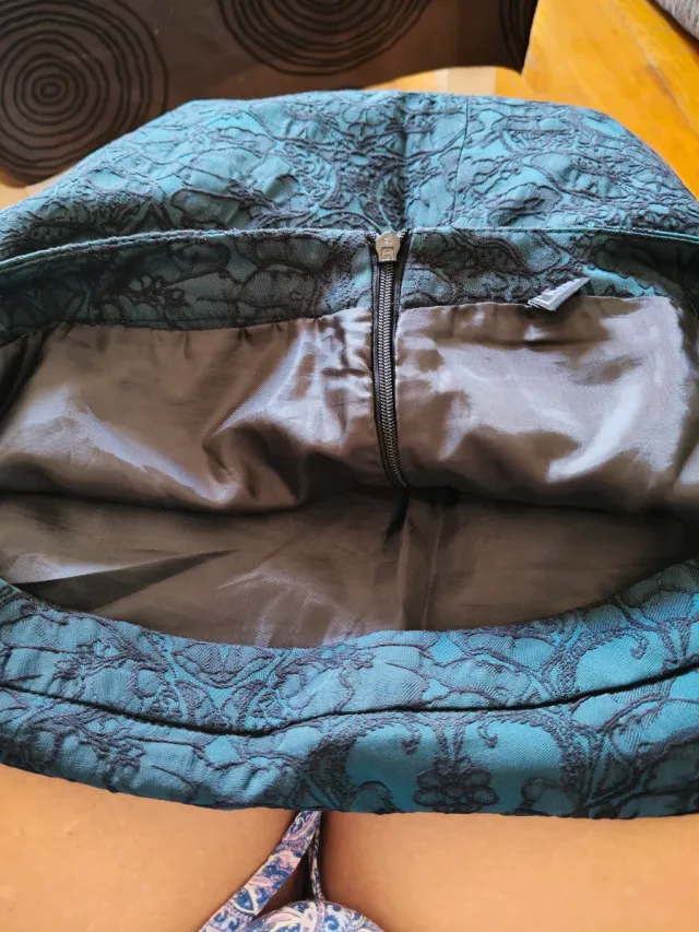 Falda estampada negra/verde  41 d cintura 39 largo