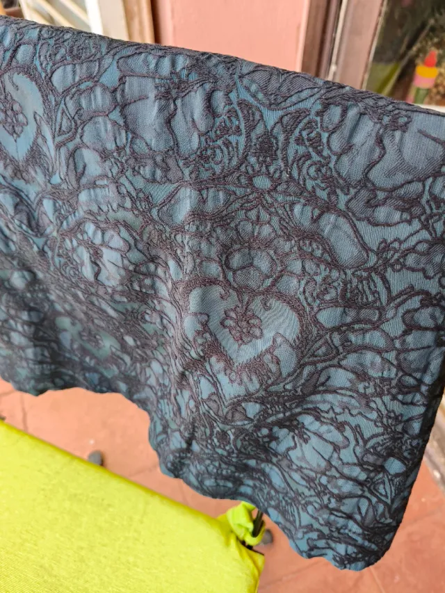 Falda estampada negra/verde  41 d cintura 39 largo