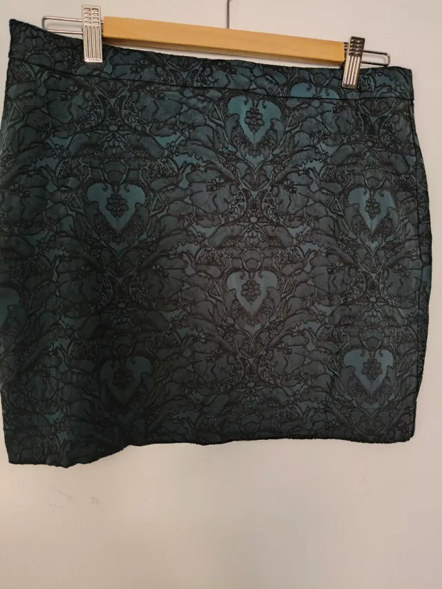 Falda estampada negra/verde  41 d cintura 39 largo