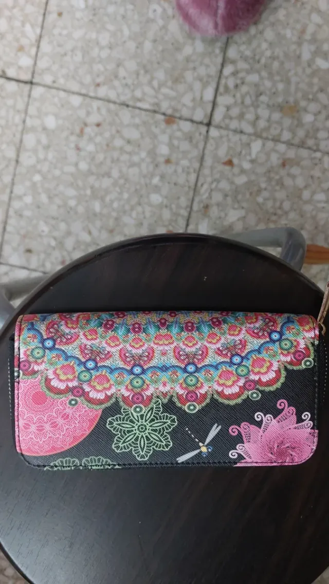 Cartera monedero con estampado étnico desigual