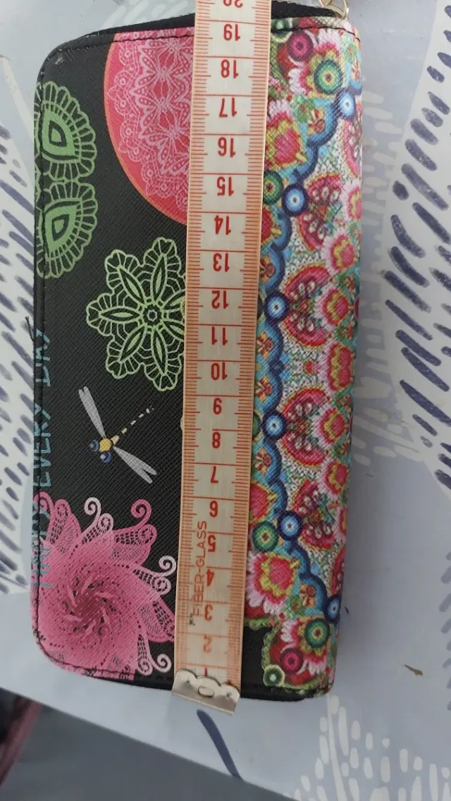 Cartera monedero con estampado étnico desigual