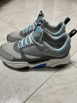 Scarpe trainers grigie e blu