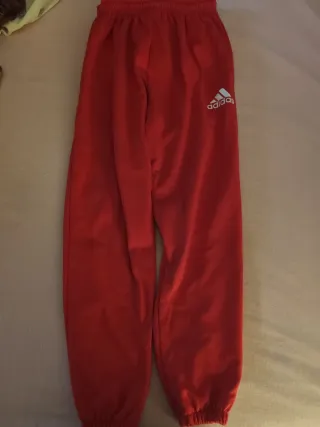 Pantalón chándal Adidas rojo