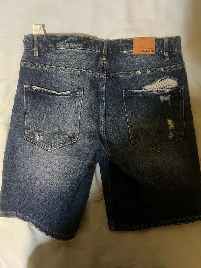 Pantalón corto vaquero desgastado