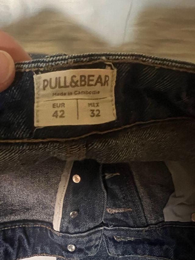 Pantalón corto vaquero desgastado