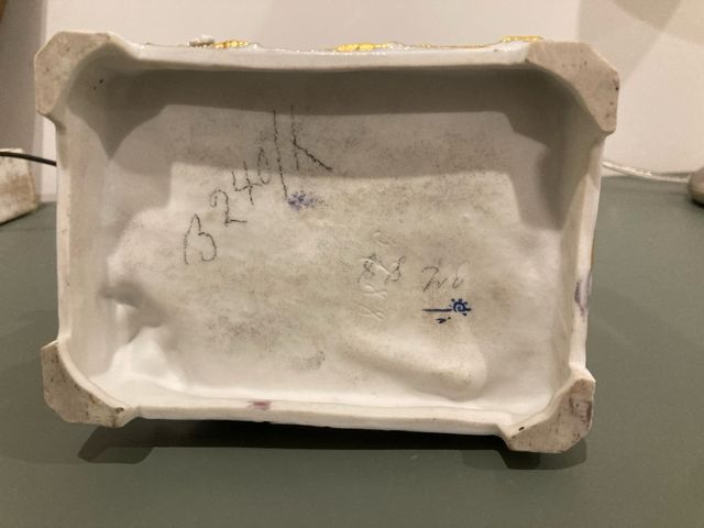 Figura de porcelana hombre leyendo