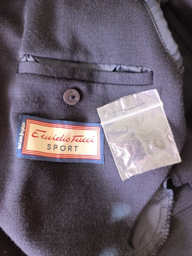 Emidio Tucci Teba Caballero azul marino.