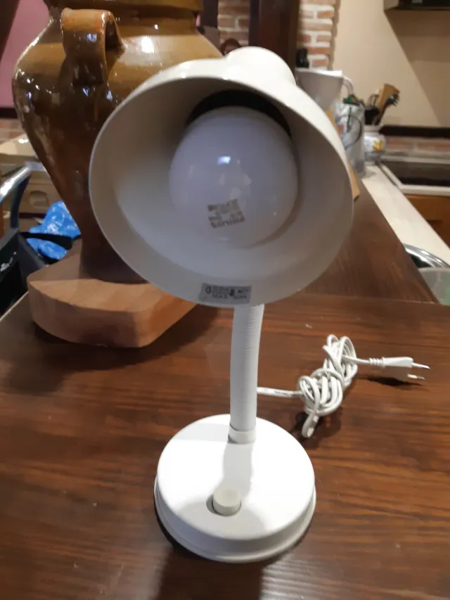 Lâmpada de mesa branca flexível